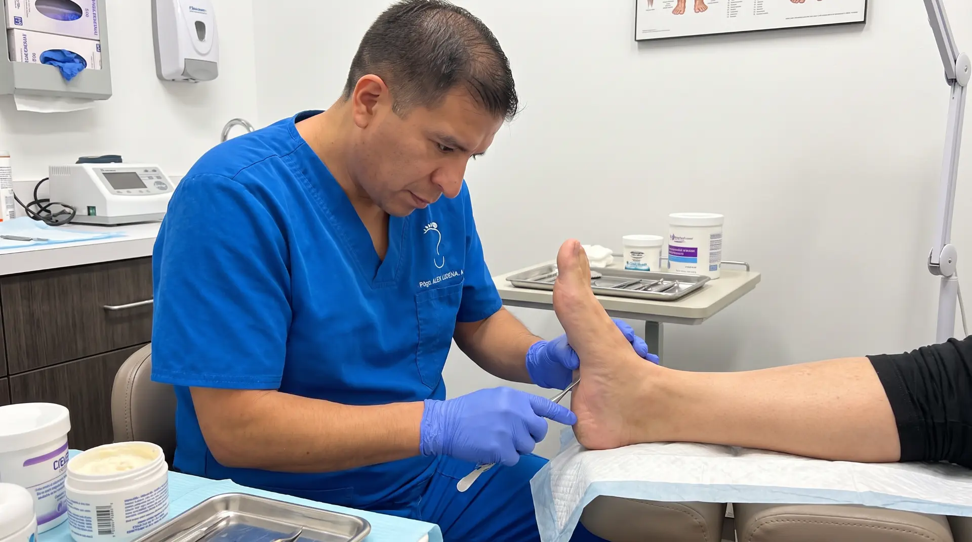 Alex Ludeña caring for an adult client in the Houston foot care room